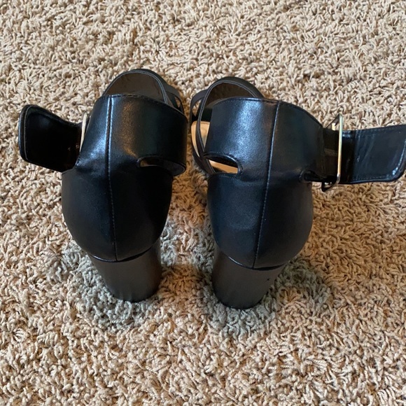 Black Heels - Picture 3 of 4